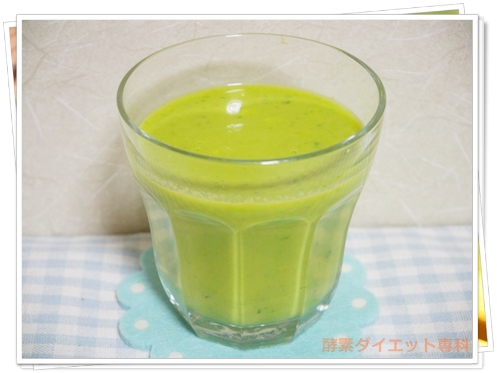 アボガド＆オレンジ＆小松菜＆豆乳の酵素ジュースの完成